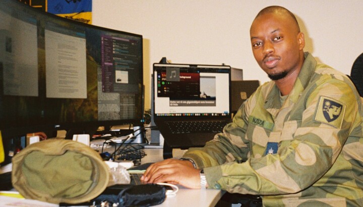 I FØRSTEGANGSTJENESTE: Da jeg fikk beskjed om at jeg var innkalt til militæret, var det kun én stilling jeg kunne tenke meg å ha; vernepliktig journalist. Det var også den jobben fikk.