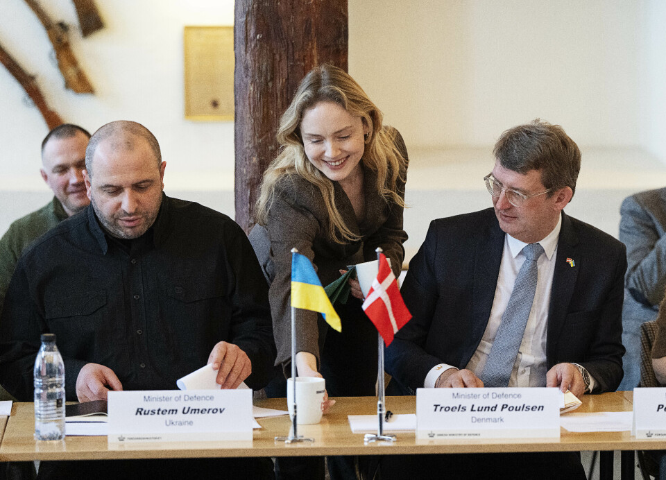 SKAL SAMARBEIDE: Rustem Umerov og Troels Lund Poulsen, forsvarsministre for Ukraina og Danmark skrev denne uken under en avtale om tettere samarbeid. Bildet er fra et møte på Kastellet i København 8. mars i år.