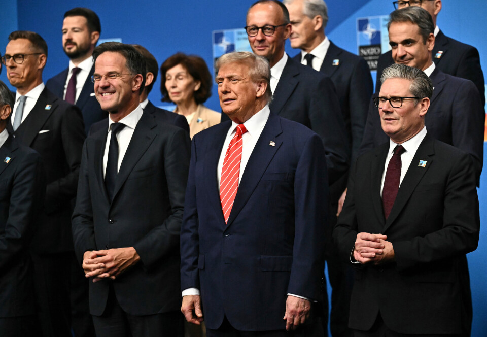 NATO-FAMILIE: Natos generalsekretær Mark Rutte (f.v.) USAs president Donald Trump and Storbritannias statsminister Keir Starmer poserer i front av «familiebildet» under toppmøtet.