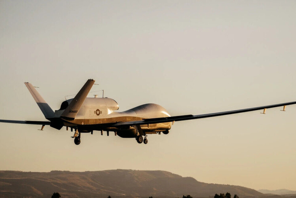 SIGONELLA: En drone av typen MQ-4C Triton fra Northrop Grumman i ferd med å gå inn for landing ved Nato-basen Signella på den italiensk øya Sicilia i juli 2024.