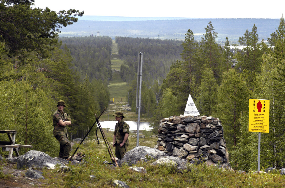 GRENSEJEGERE: Treriksrøysa i Finnmark markerer stedet der grensene mellom Norge, Finland og Russland møtes. Bildet er fra en reportasje i 2011.