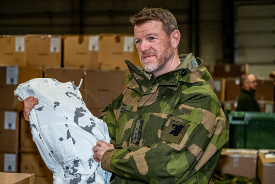 NY JOBB: Jørn Qviller fortsetter karrieren i Forsvarsstaben. Her fra utdelingen av nye uniformer på Høybuktmoen leir i Sør-Varanger i januar.