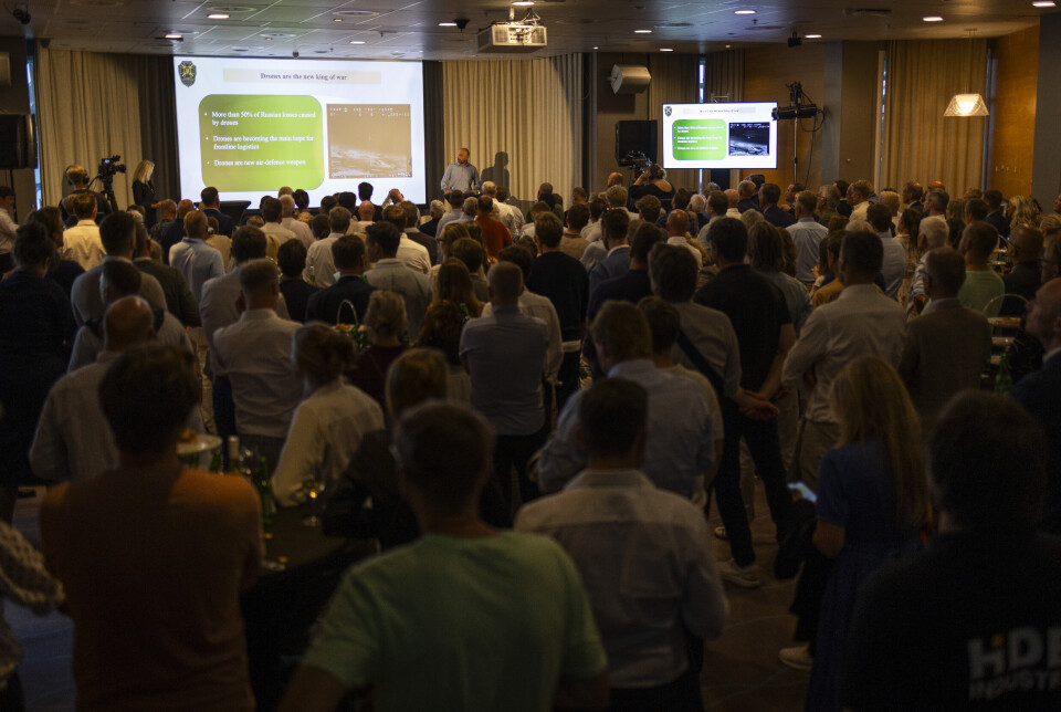FULLSATT: Yehor Soboliev talte tirsdag kveld til en fullsatt sal i Arendal. First House har pleid å fylle denne programposten med politisk debatt, men valgte i år å se mot Ukraina.