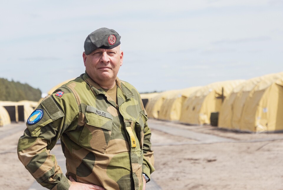 OMFATTENDE ARBEID: Styrkesjef for Legio Atle Molde er svæt fornøyd med hvor mye de norske soldatene har fått til på kort tid. Han skryter også av velviljen fra polske myndigheter for at operasjonen skal lykkes.