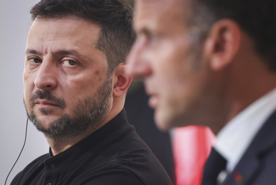 SENDER I RETUR: Ukrainas president Volodymyr Zelenskyj spiller ballen tilbake til Russlands president Vladimir Putin.