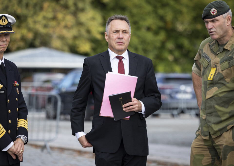 TAKKET: Forsvarsminister Tore O. Sandvik holdt en lengre tale til soldatene og deres familier der han takket for innsatsen de har lagt ned.