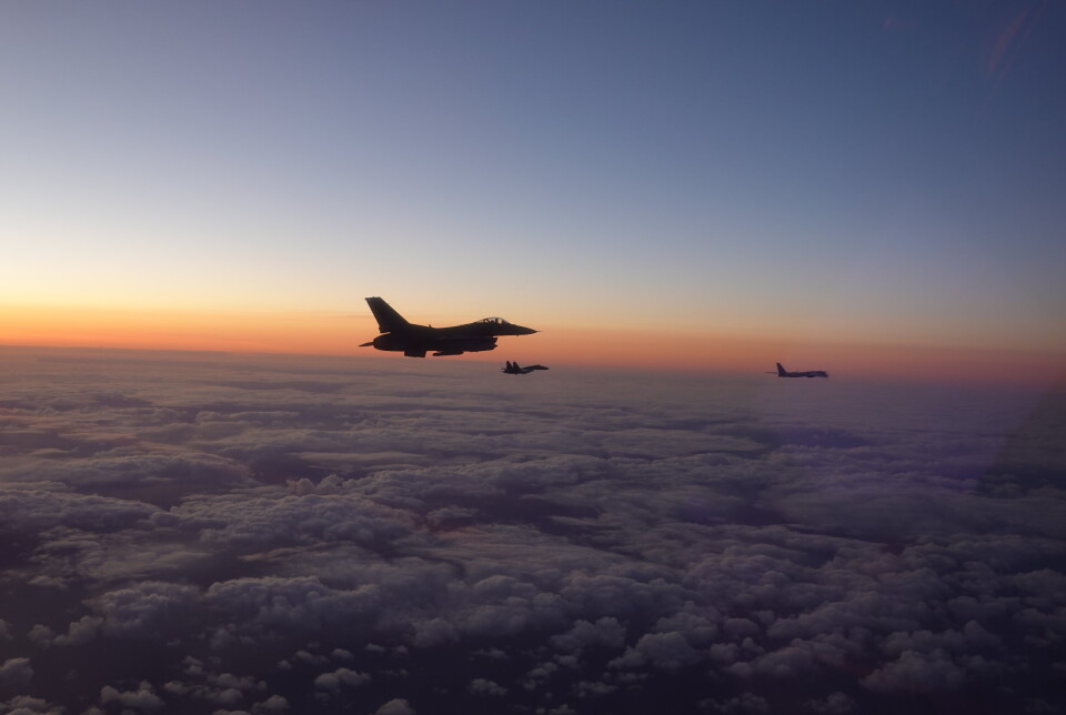 INTERNASJONALT LUFTROM: Et amerikansk F-16, et russisk Su-35 Flanker jagerfly og et russisk Tu-95 Bear bombefly.