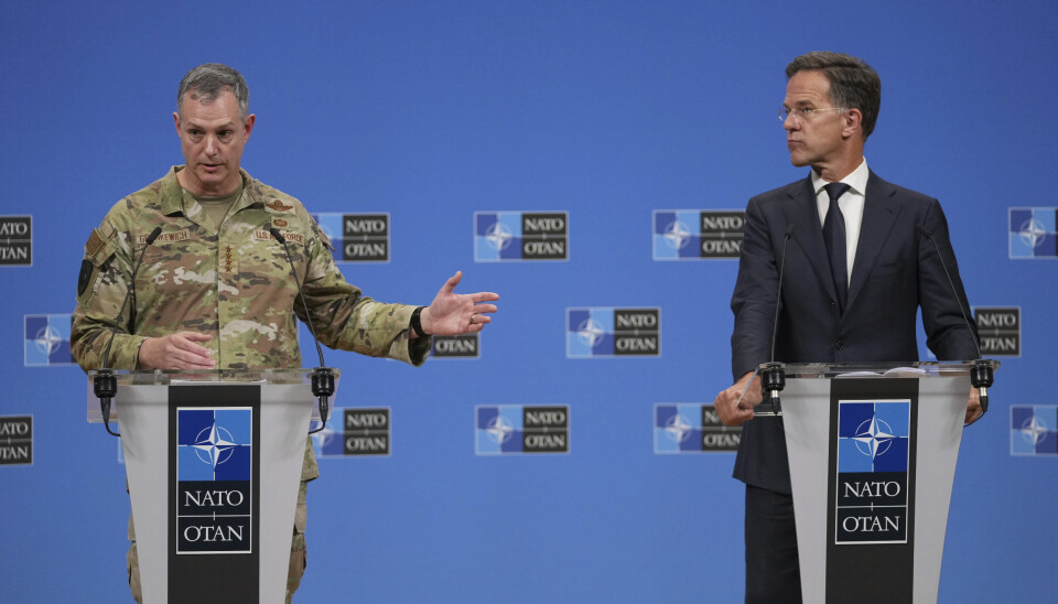 NATO: Natos generalsekretær Mark Rutte og general Alexus G. Grynkewich, som er øverstkommanderende for de militære styrkene i Europa (Saceur), under en pressekonferanse 12. september angående luftromskrenkelsene.
