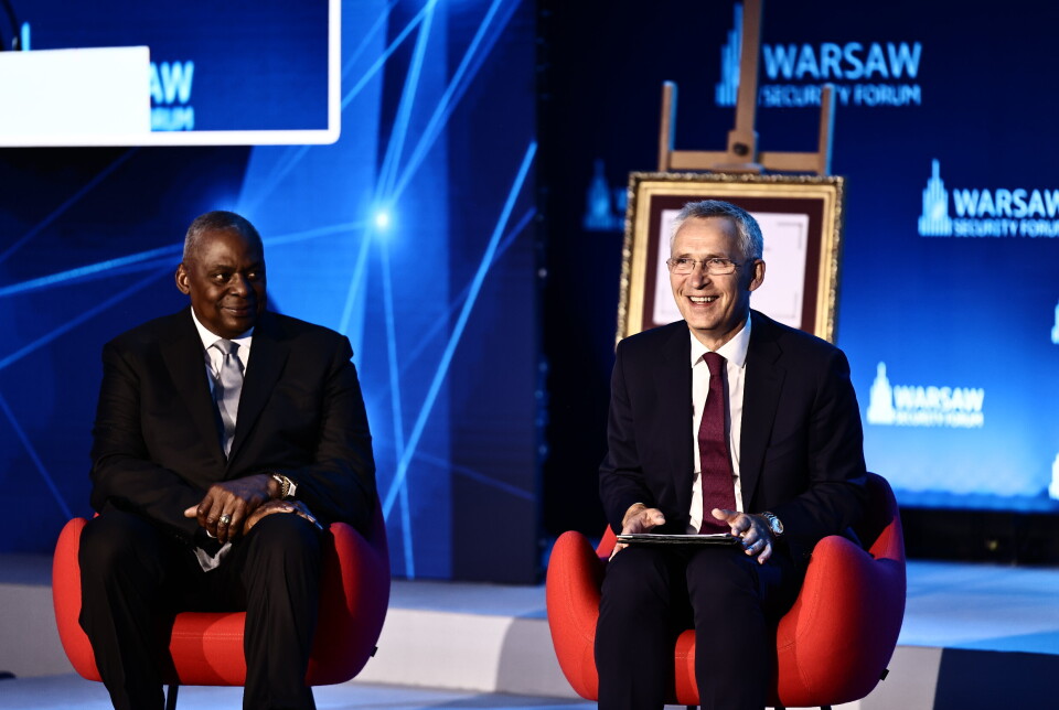 WARSZAWA: Lloyd Austin og Jens Stoltenberg på scenen under Warsaw Security Forum.