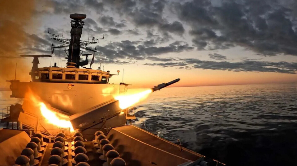 TEST: Et NSM-missil ble skutt ut fra britiske fregatten HMS Somerset.