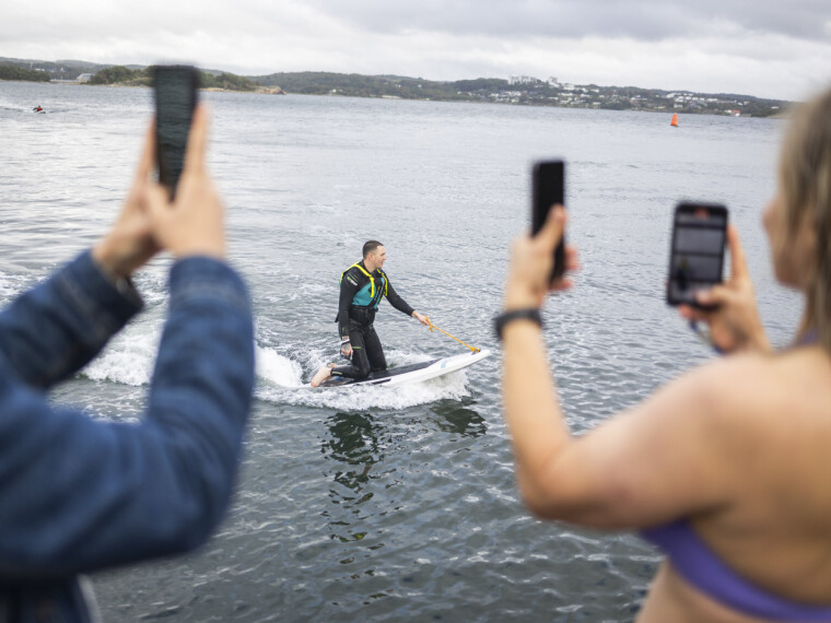 POSITIVT ADRENALIN: Adrenalinrike opplevelser som e-surf, fallskjermhopping, tandemparagliding, klatring og speedbåtturer skal gi nervesystemet sjansen til å gjenoppdage at adrenalin ikke bare skal forbindes med farlige hendelser.