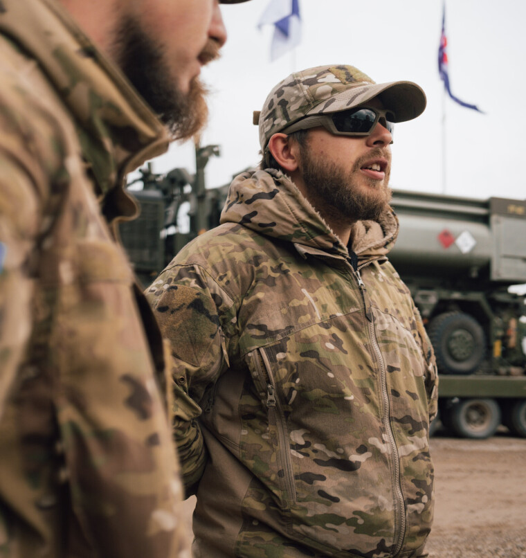 Forsvarsminister Tore O. Sandvik åpnet Camp Jomsborg i Lipa, sammen med Polens forsvarsminister, Wladyslaw Kosiniak-Kamysz. I leiren skal ukrainske soldater trenes av norske styrker. Den ukrainske instruktøren 'Darius'.