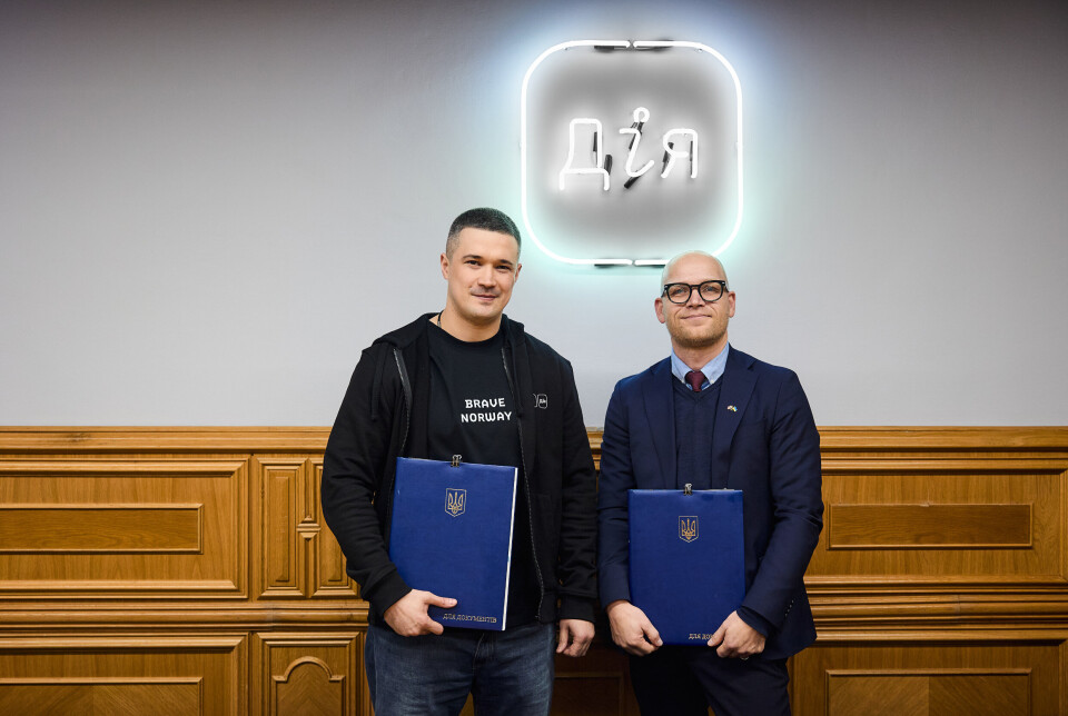I KYIV: Statssekretær Andreas Flåm signerte avtalen med Ukrainas minister for digital transformasjon, Mykhailo Fedorov, i Kyiv tidligere i uken.