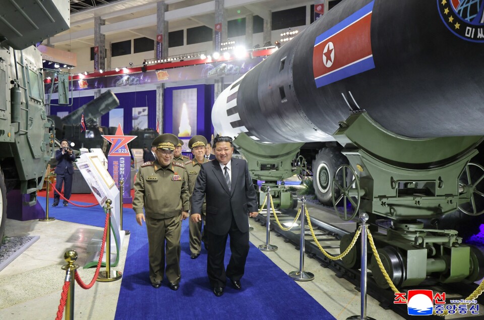 TALTE: President Kim Jong-un ser på det siste av nordkoreansk våpenteknologi.
