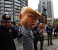 Millioner demonstrerte mot Trump i USA